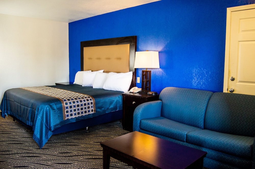 Standard Room, 1 King Bed, Accessible photo 1