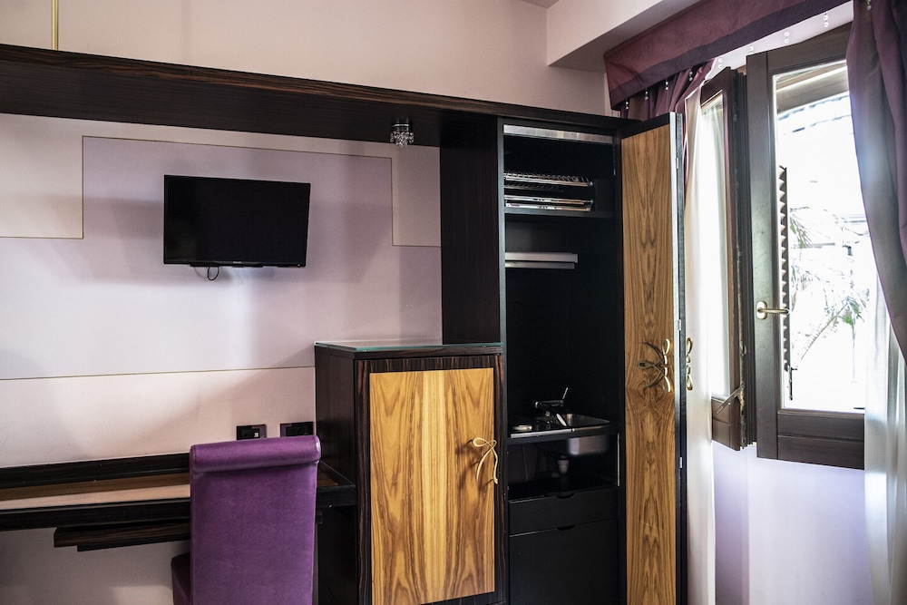 Deluxe Twin Room, Multiple Beds photo 2