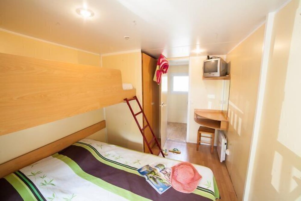 Mobile Home, Multiple Beds (Twin) photo 1