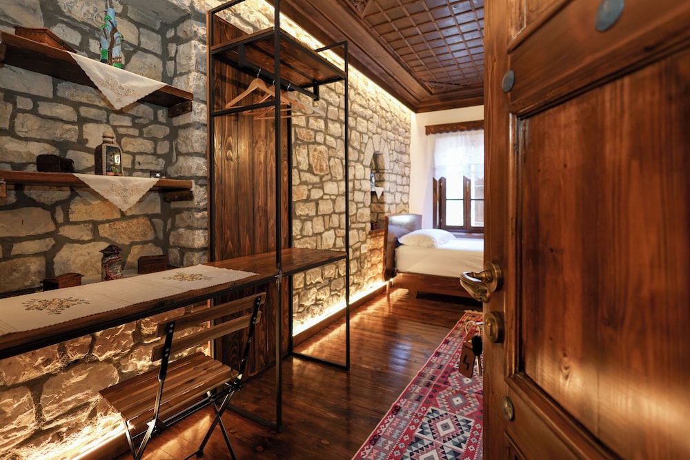 Traditional Triple Room, River View