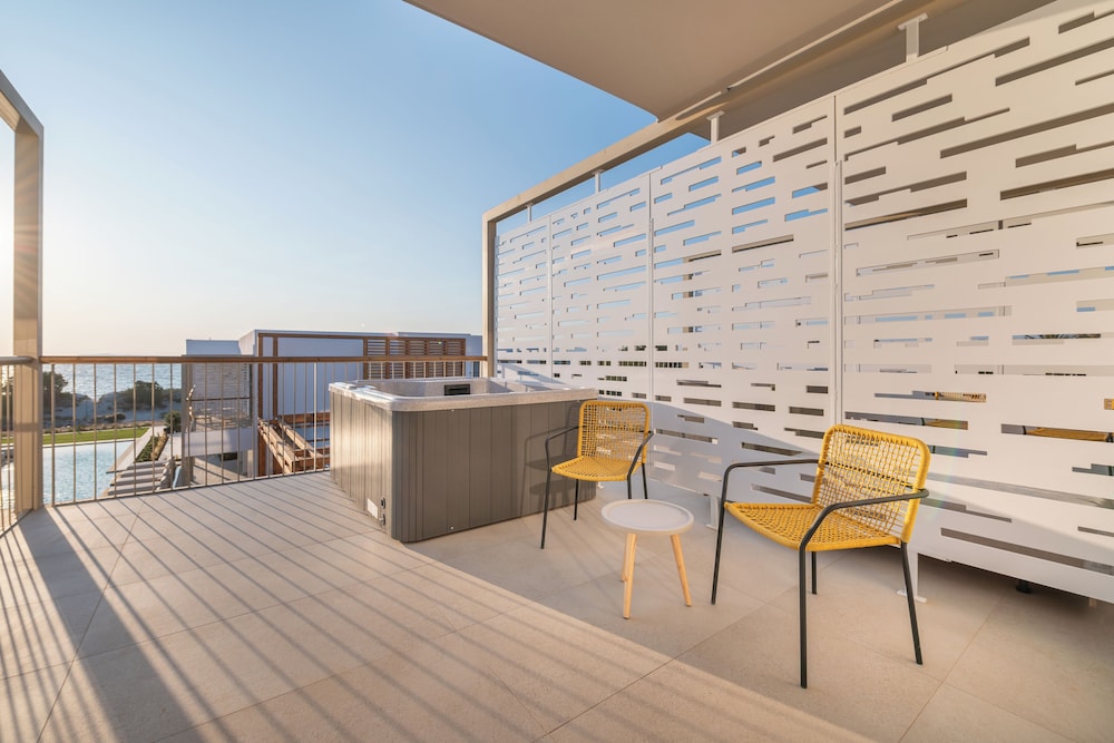 Premium Double Private Hot Tub Sea View photo 2