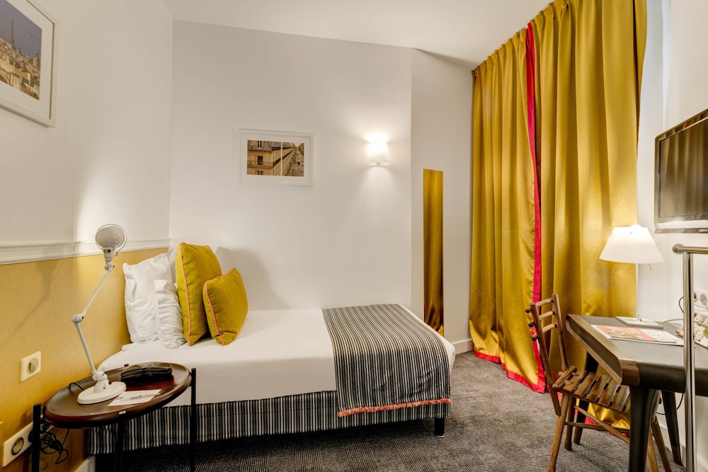 Standard Single Room - Free soft minibar, courtesy tray - Digital press