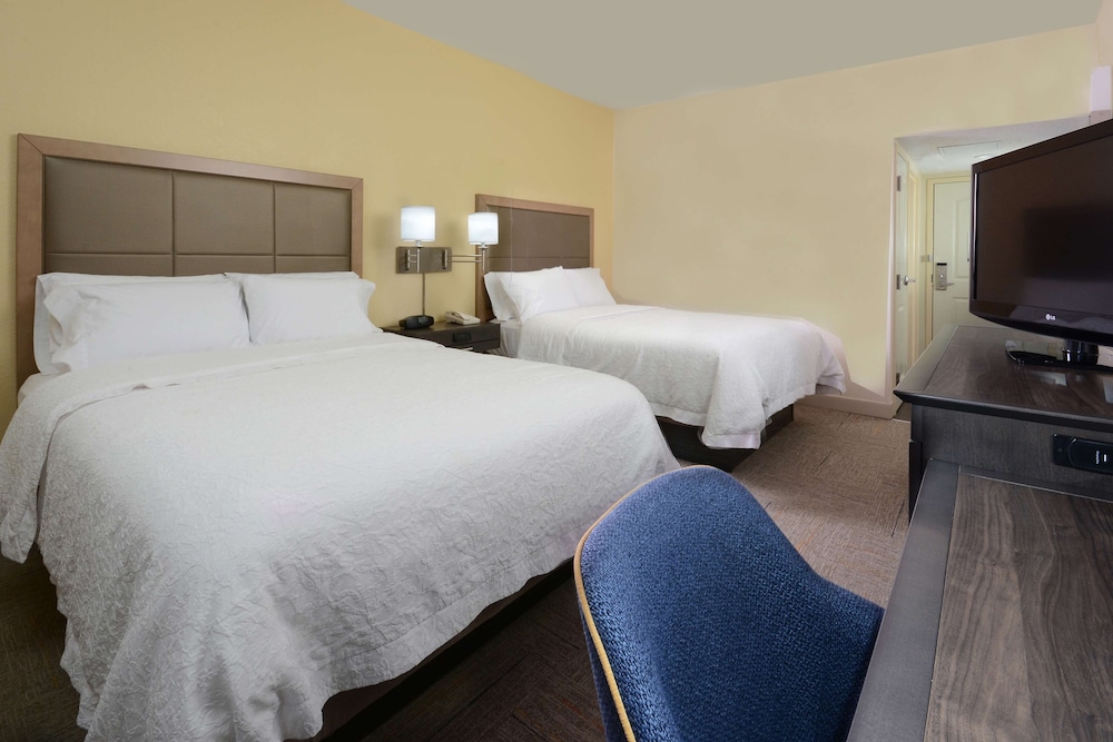 Room, 2 Queen Beds, Non Smoking, Refrigerator & Microwave - Photo 2