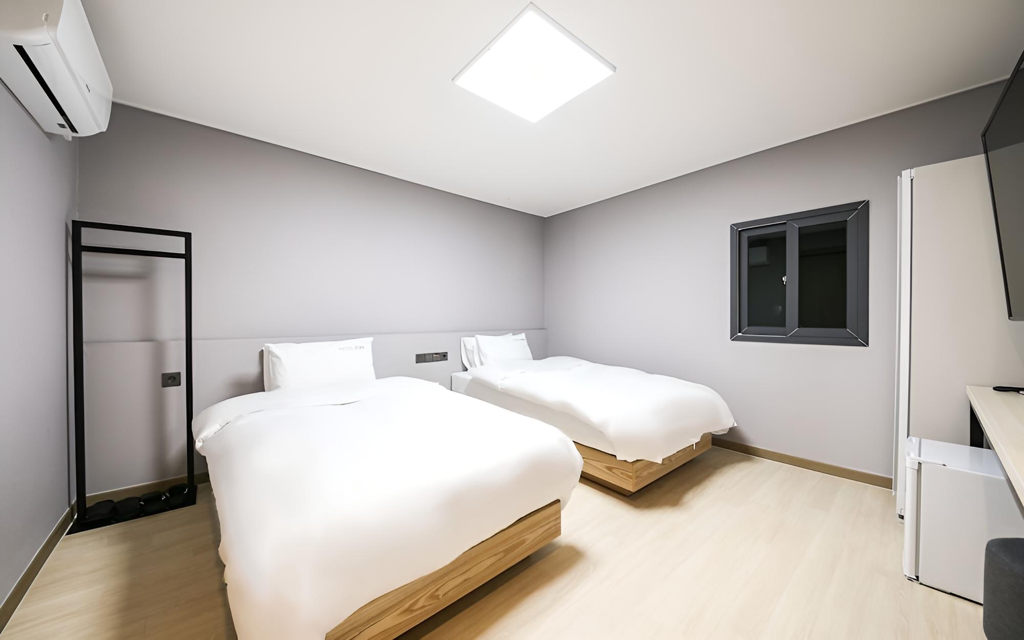 Room (Standard Twin (Duck Down Bedding) (4K) - Photo 4