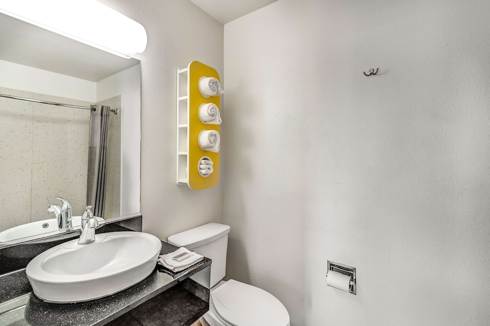 Deluxe Room, 2 Double Beds, Non Smoking, Refrigerator & Microwave - Photo 12