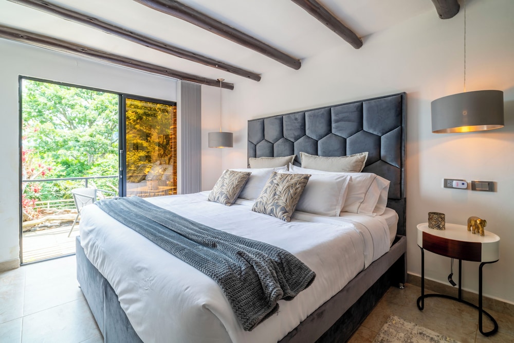Romantic Suite, Garden View photo 1