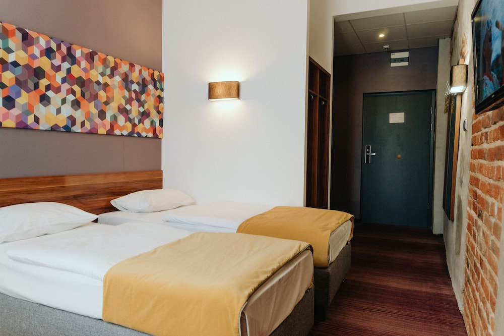 Twin Room (small)
