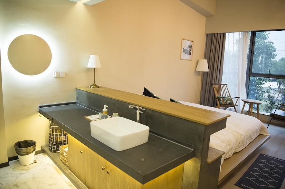 Design Double Room, Lake View photo 2