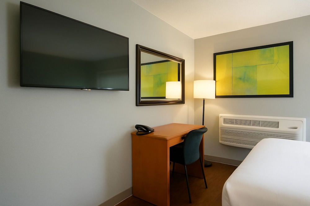 Deluxe Room, 2 Queen Beds (Deluxe Double Queen) photo 3