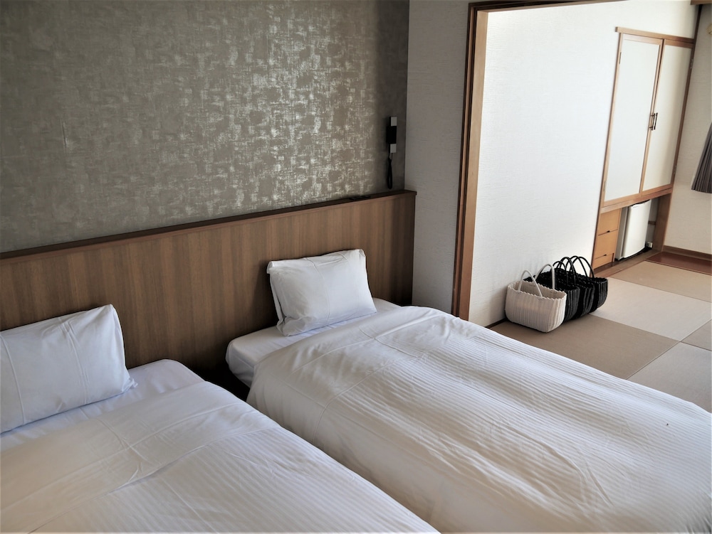 Twin Room with Tatami Area, Private Bathroom, Ocean View photo 3