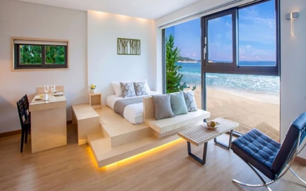 Poolvilla 201 (Cold - KRW 30,000 Warm - KRW 50,000)