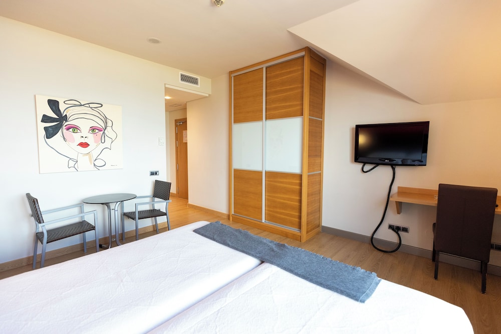 Deluxe Triple Room, 3 Twin Beds, Beach View