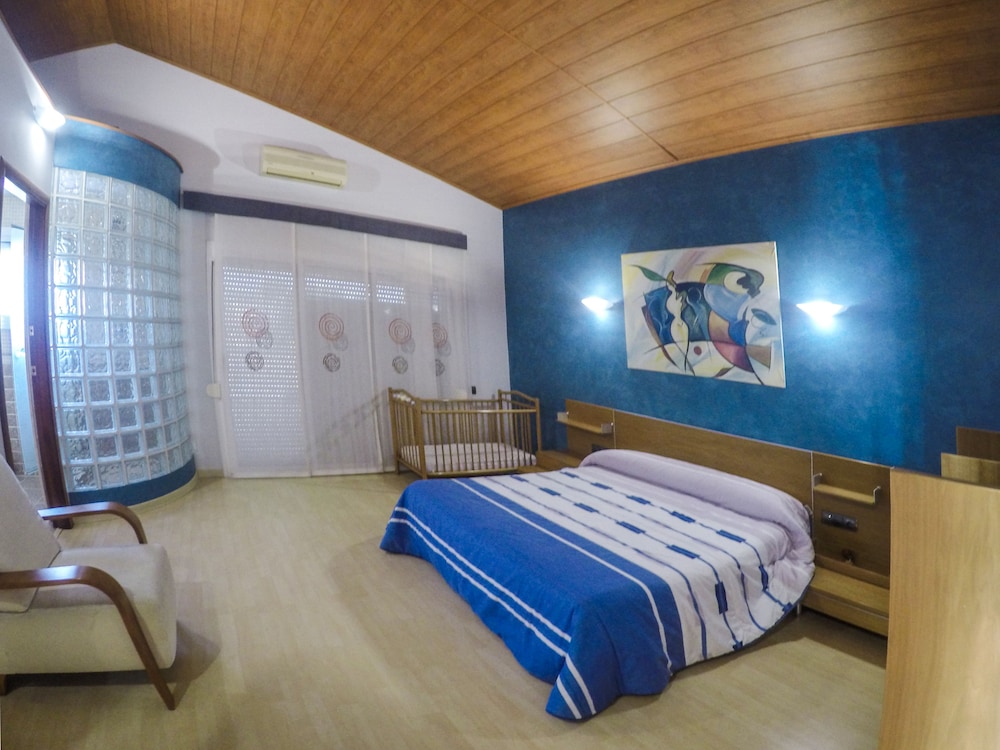 Villa Familiar, 6 Habitaciones, Piscina Privada, Área de Jardín