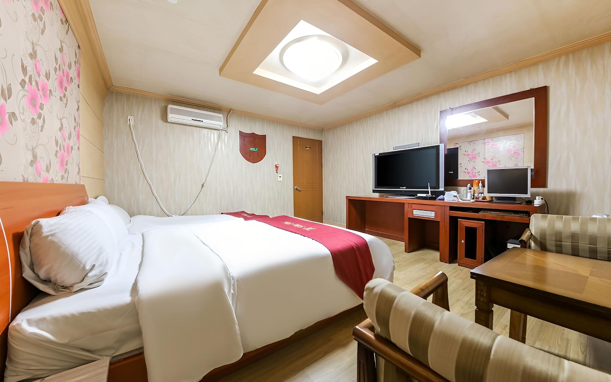 Room (Twin B (Double + Single)) photo 3