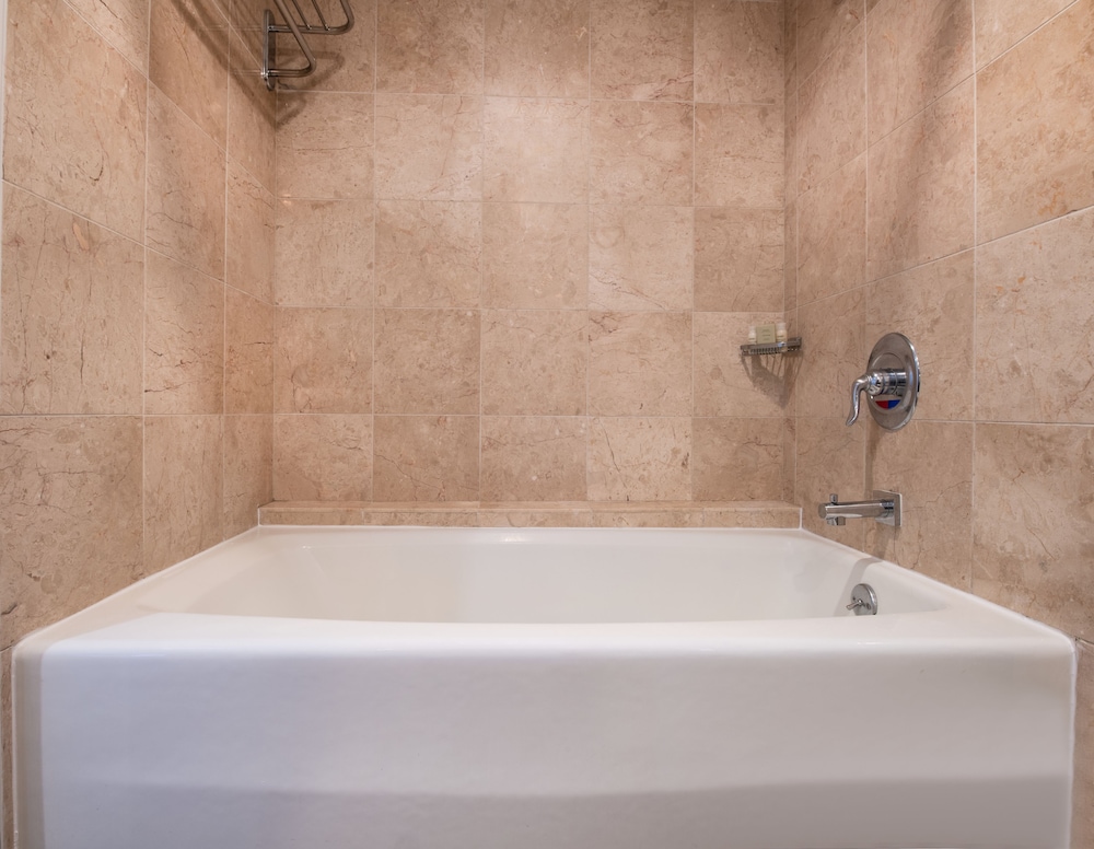 Executive Suite, 1 Bedroom, Balcony - Photo 12