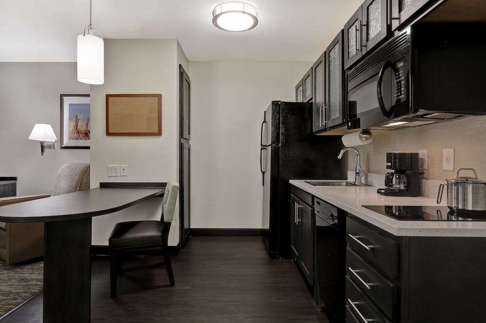Suite, 1 Bedroom - Photo 5