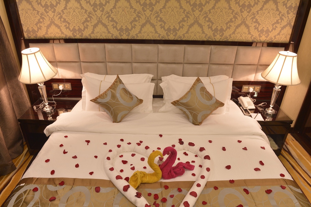 Honeymoon Suite (With Jacuzzi)