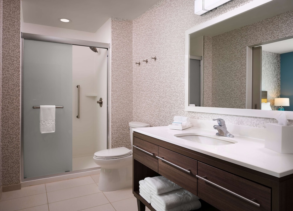 Suite, 1 King Bed, Accessible, Bathtub - Photo 5