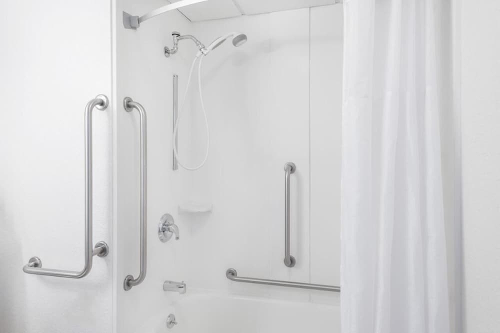 Deluxe Room, 1 Double Bed, Accessible, Non Smoking (Mobility Accessible) photo 3
