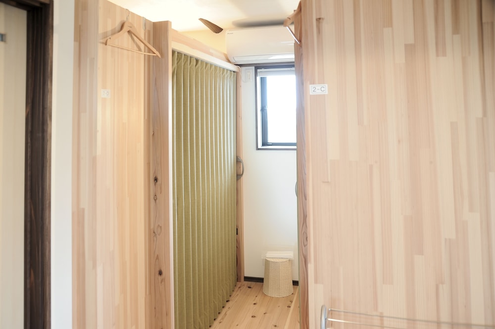 Shared Dormitory, Women only photo 3