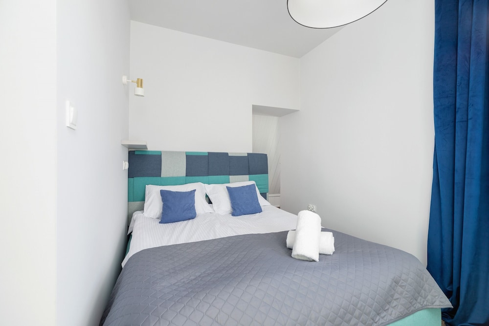 Apartment, 2 Bedrooms, Balcony, Mountain View