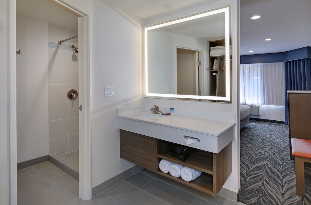 Standard Room, 2 Queen Beds - Photo 5