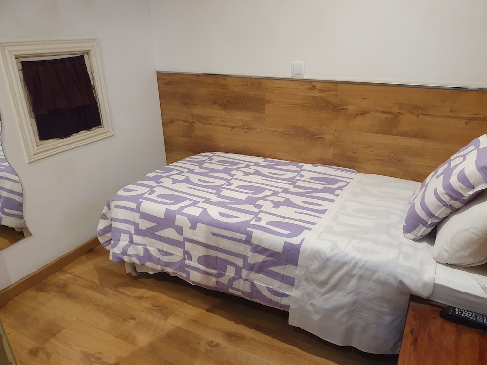 Economy Single Room, Shared Bathroom photo 2