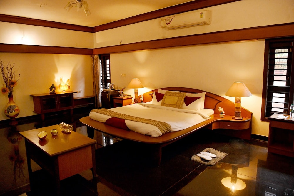 Executive Double Room, 1 King Bed, Garden View photo 3