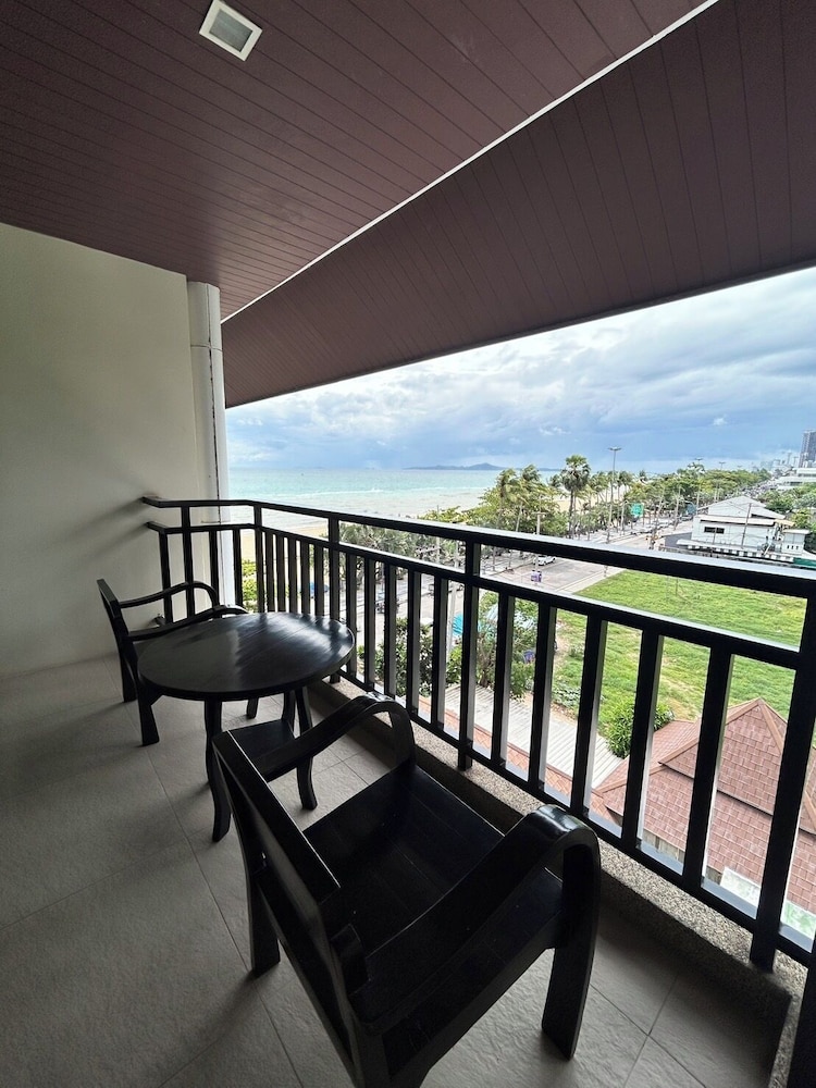 Deluxe Room, Sea View (Twin Beds) photo 3