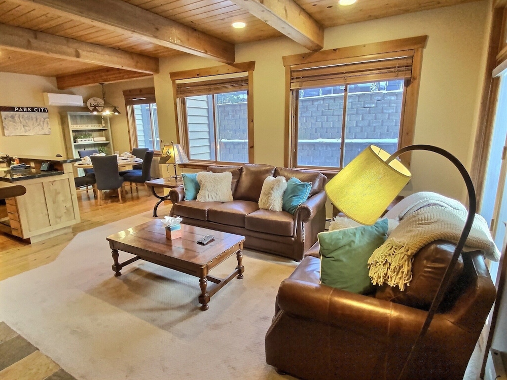 Condo, 2 Bedrooms