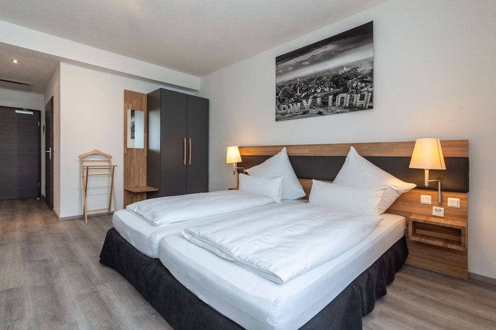 Family Room, 1 King Bed with Sofa bed photo 1