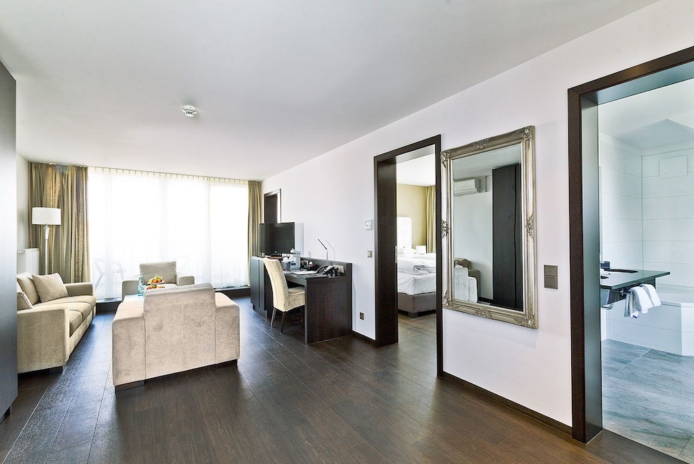 Luxury Suite photo 3