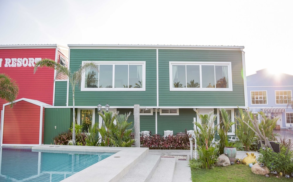 Duplex Suite Poolside - Photo 16