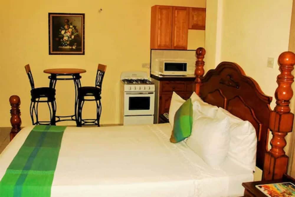 Room, 1 Queen Bed, Kitchenette