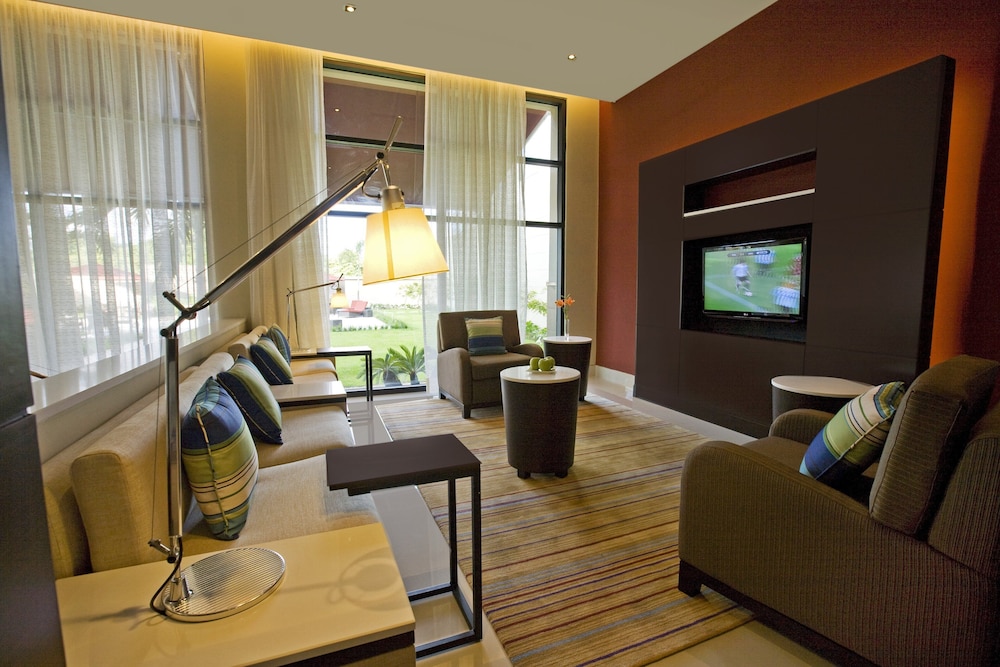 Standard Room, 1 King Bed, City View - Photo 5