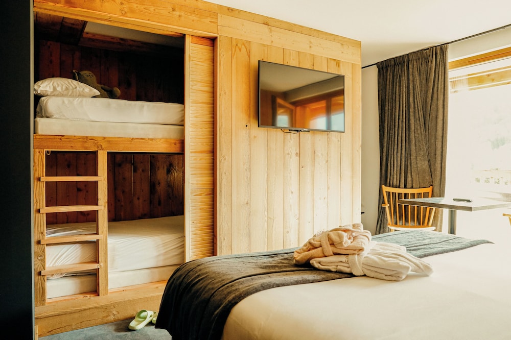 Deluxe Quadruple Room, Hot Tub, Valley View (ou vue piste) photo 3