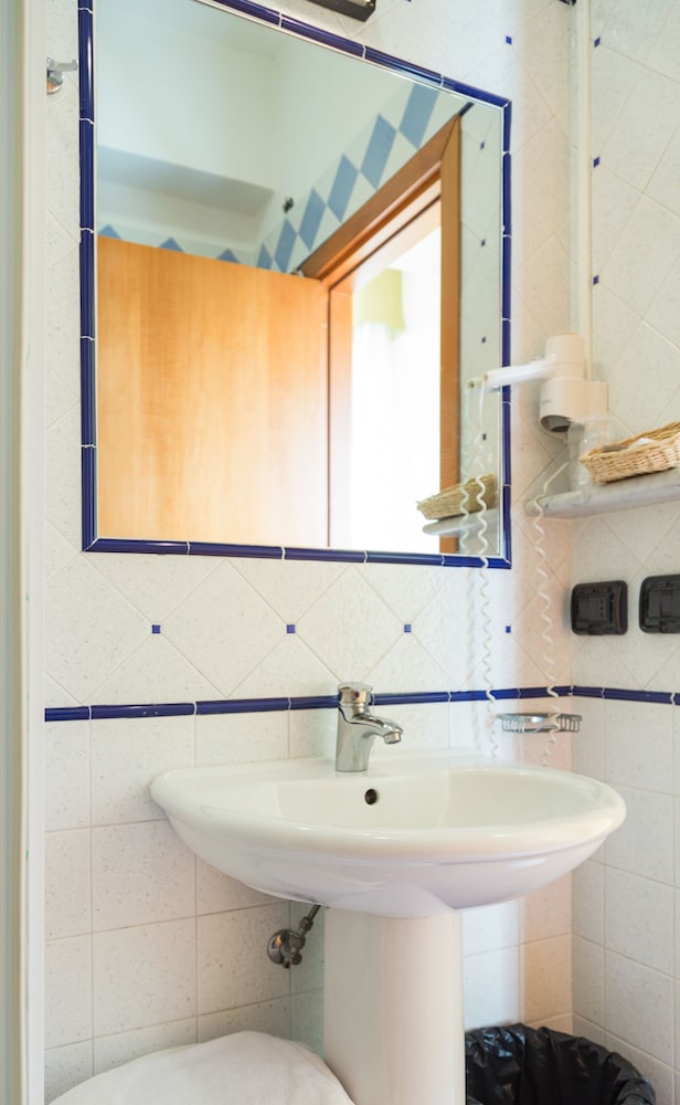 Panoramic Double or Twin Room, Sea View photo 3