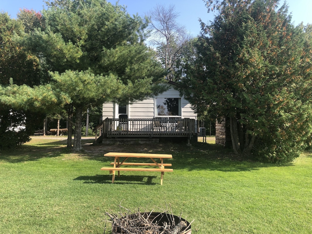 Cottage 4 Waterfront with Wi Fi and TV photo 2