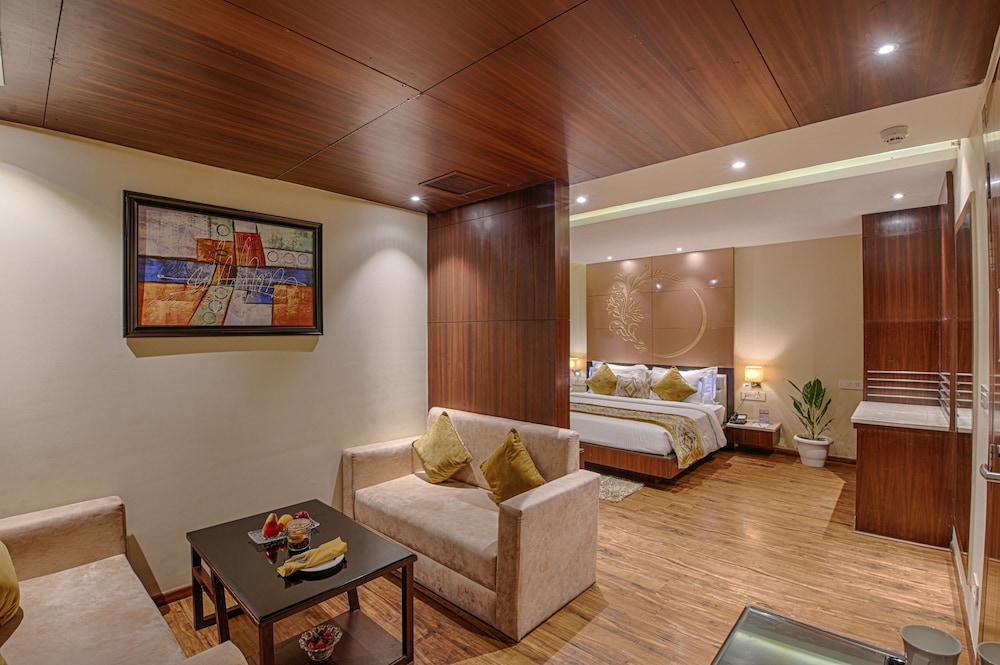 Luxury Suite, 1 King Bed photo 1