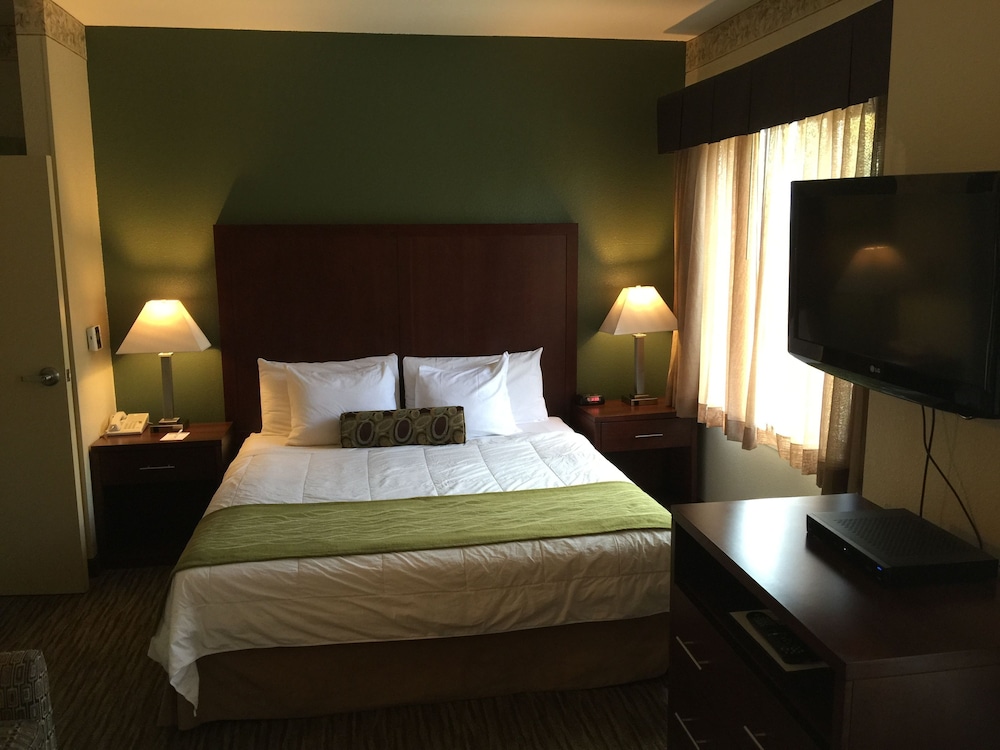 Suite, 1 King Bed, Non Smoking - Photo 2