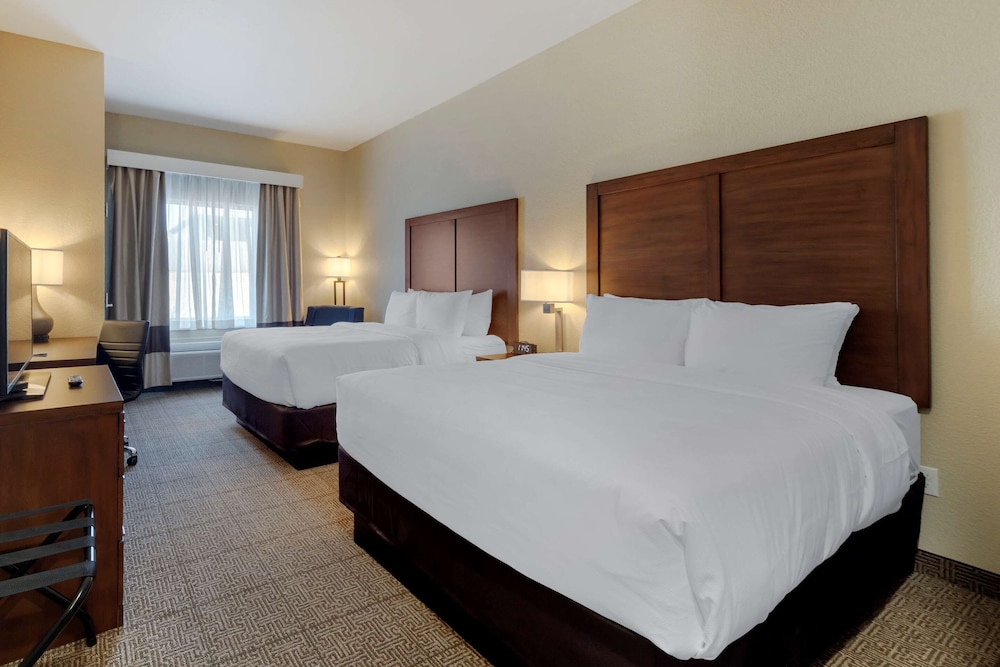 Standard Room, 2 Queen Beds, Non Smoking - Photo 1