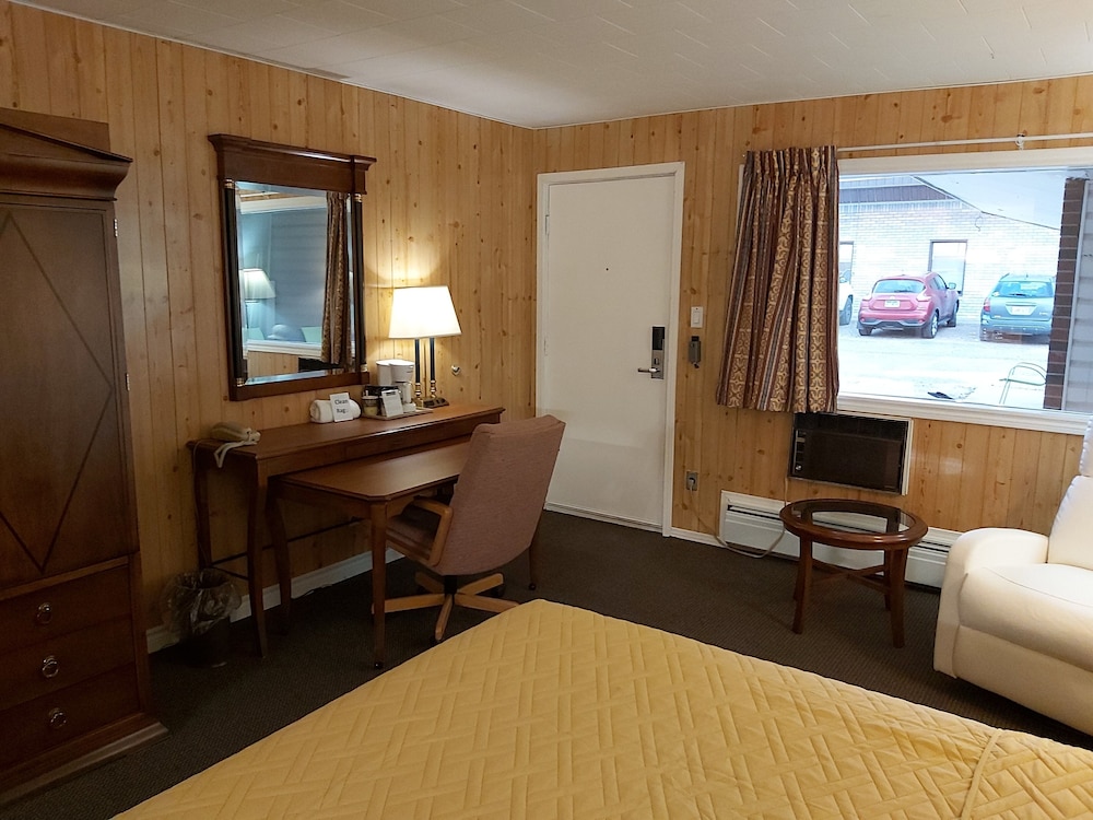 Standard Room, 1 Queen Bed photo 2