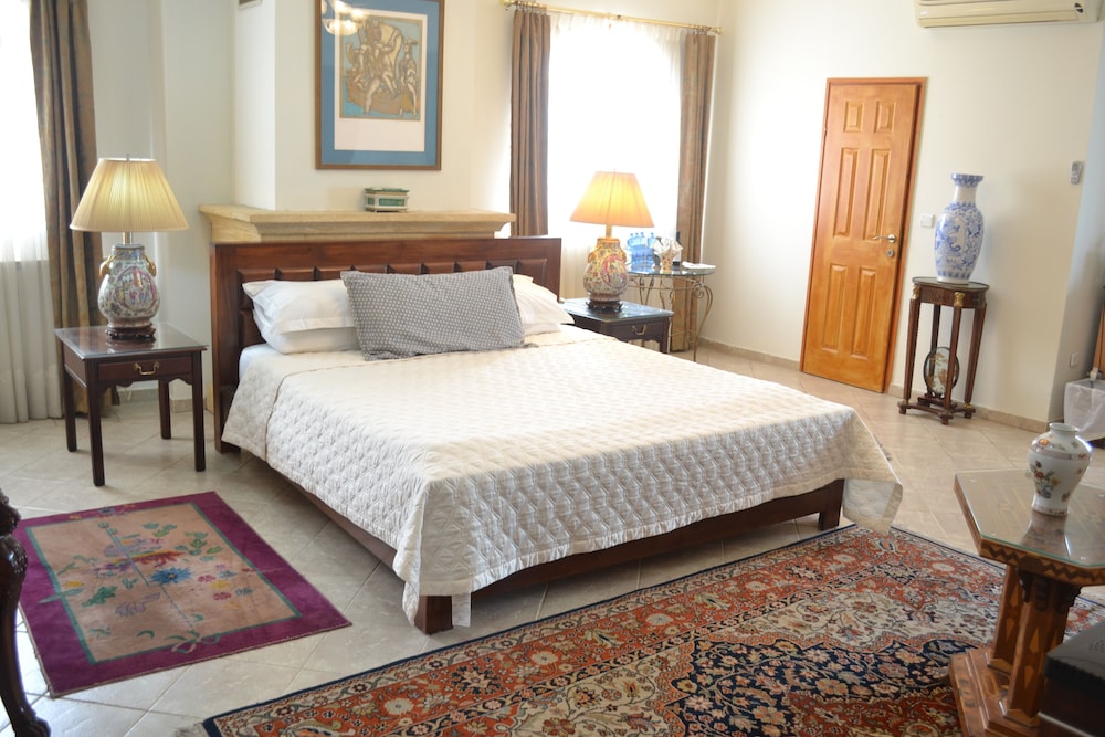 The Penthouse Luxury Bedroom With Private Terrace And City View