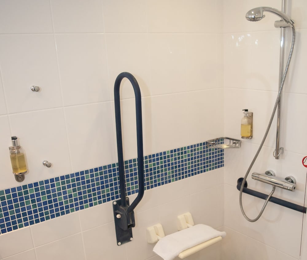 Standard Room, 1 Double Bed, Accessible (with Free Hot Breakfast) - Photo 8