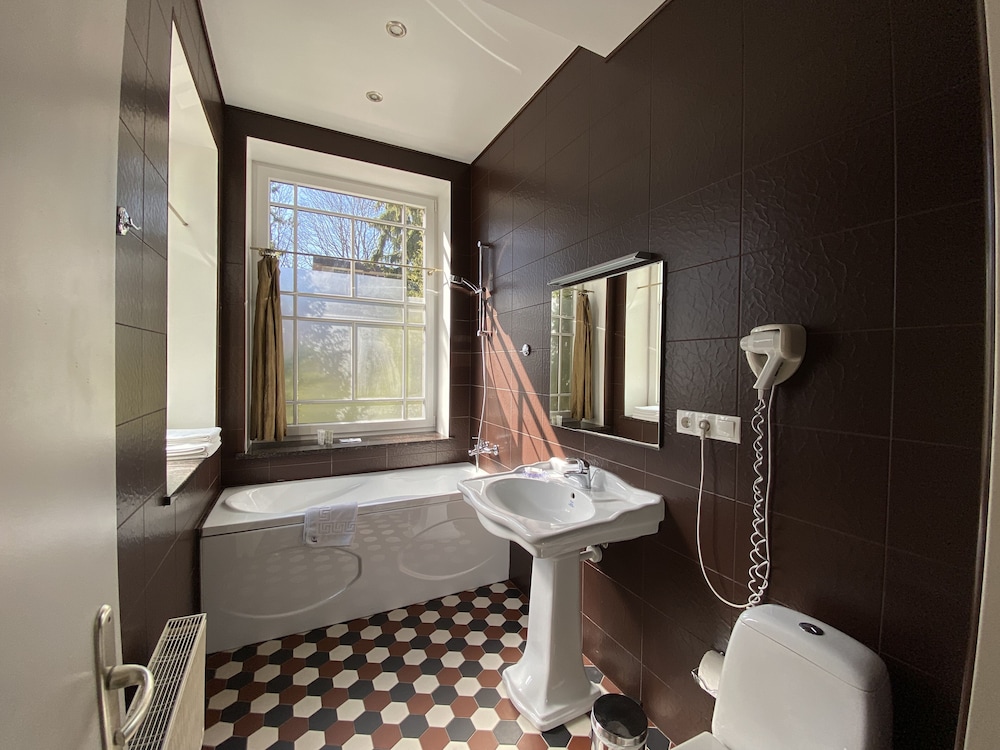 Standard Double Room - Photo 15