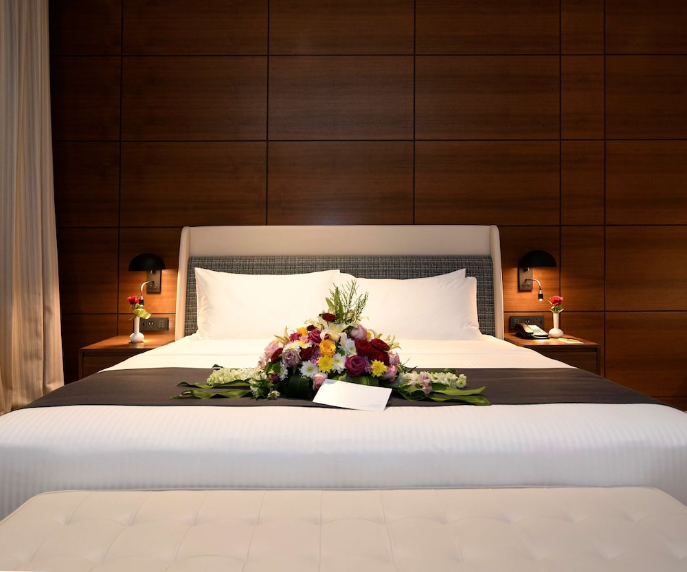 Executive Suite, 1 King Bed - Photo 2