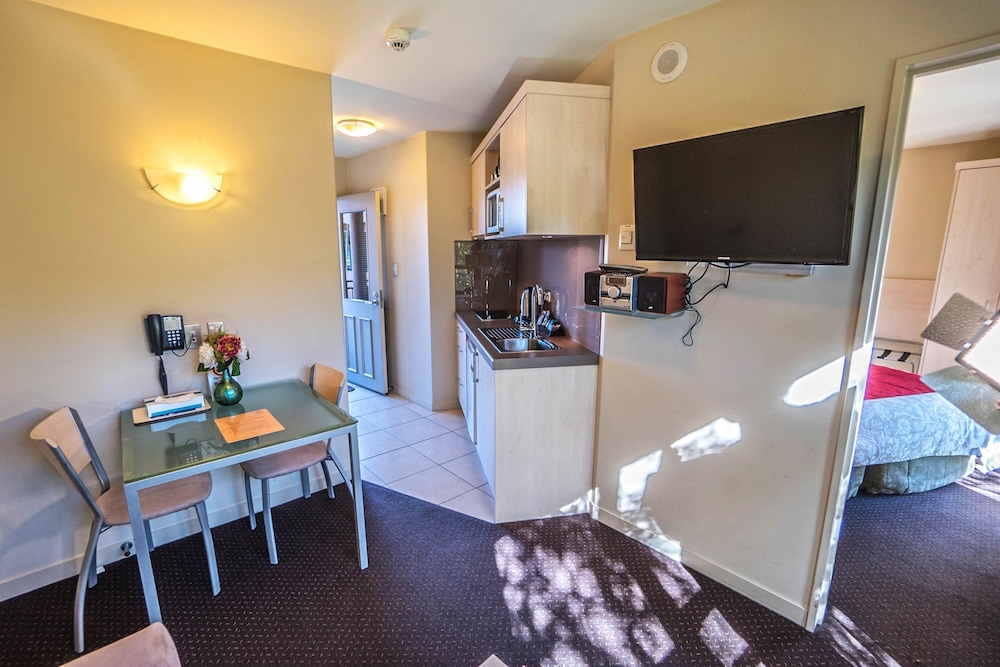 One-Bedroom Suite with Spa Bath photo 1