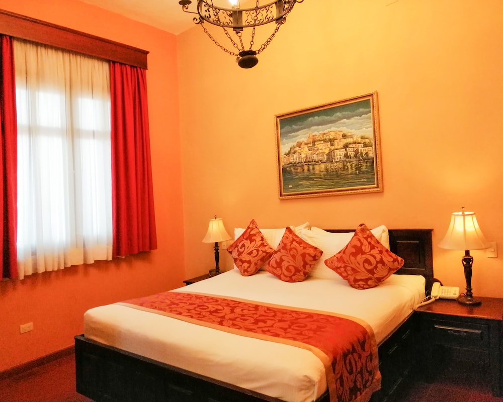 Deluxe Room, Jetted Tub and Private Terrace - Photo 4
