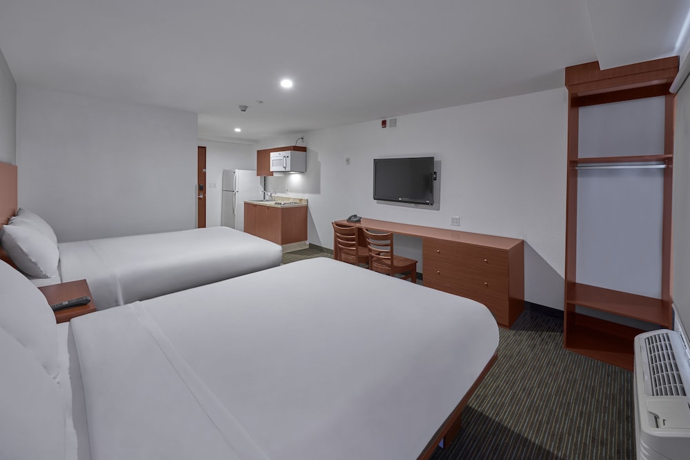 Suite, 2 Queen Beds - Photo 2