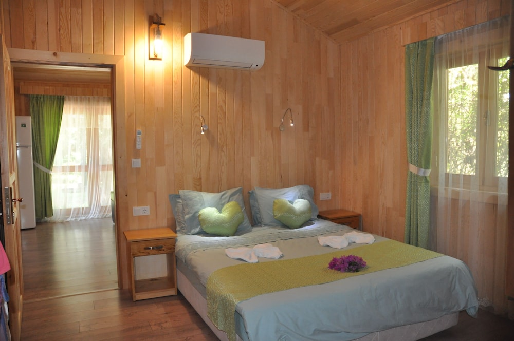 Honeymoon Suite photo 1